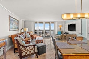 Smart TV - Gorgeous 2 Bed 2 Bath Gulf front, just steps to the white powder beach (Siesta Key)