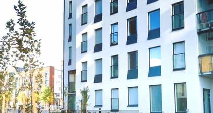 Modern Ruby studio 5min to Airport 20min to center