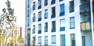 Modern Ruby studio 5min to Airport 20min to center