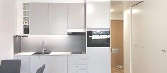 Modern Ruby studio 5min to Airport 20min to center
