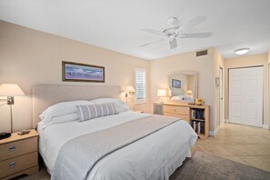 3 bedrooms, WiFi, bed sheets - Vanderbilt Beach Condo (Naples)