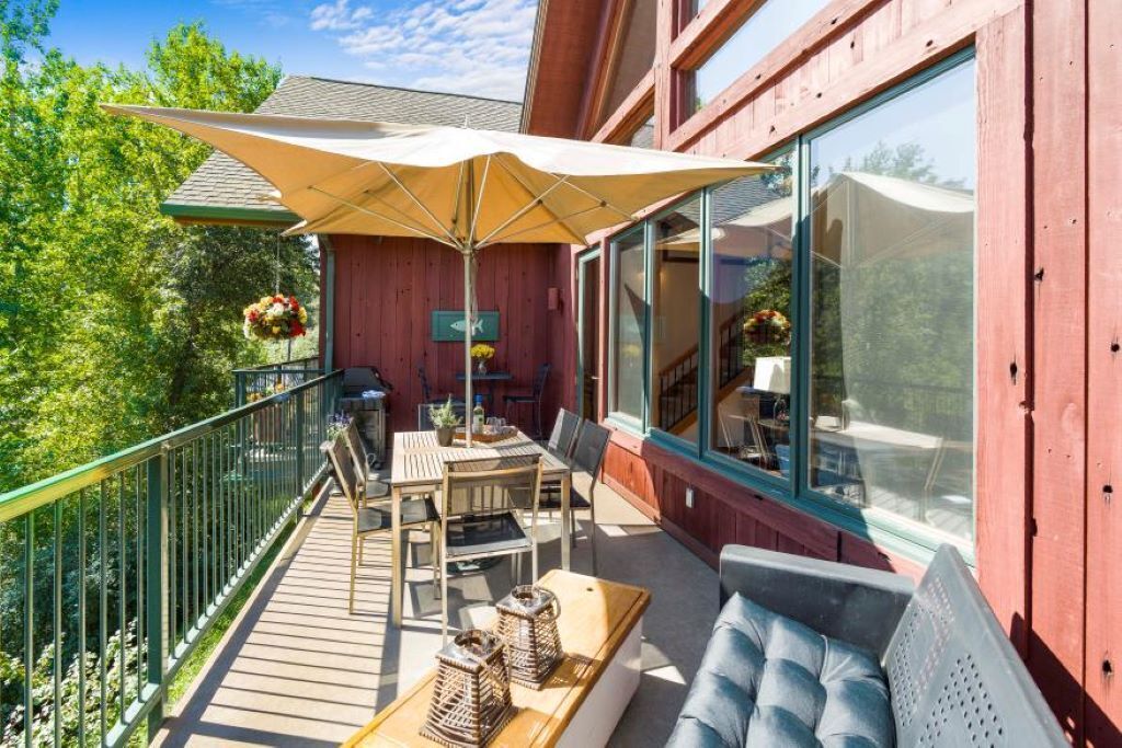 Cozy Swan Rapids Riverfront Condo, Downtown Bigfork