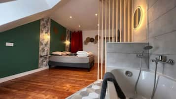 5 habitaciones, escritorio, tabla de planchar con plancha y wifi