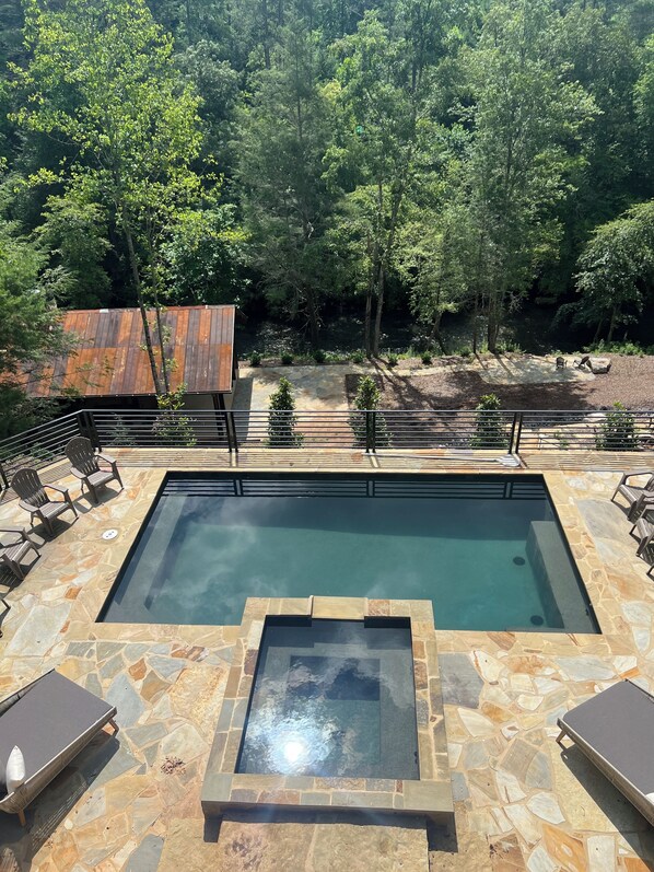 Pool - BUDDHA BLUE RIDGE RIVER
Luxury unique cabin riverfront 
Pool and spa (Epworth)