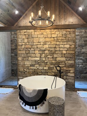 Shower, hair dryer, towels, soap - BUDDHA BLUE RIDGE RIVER
Luxury unique cabin riverfront 
Pool and spa (Epworth)