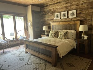 5 bedrooms, iron/ironing board, WiFi, bed sheets - BUDDHA BLUE RIDGE RIVER
Luxury unique cabin riverfront 
Pool and spa (Epworth)
