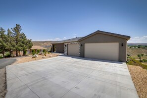 Property grounds - Toquerville Home w/ Mtn Views, Near State Parks! (Toquerville)