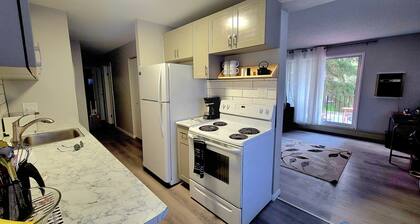 Location! Saskatoon Nutana Broadway charm & comfort