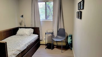 2 bedrooms, iron/ironing board, WiFi, bed sheets