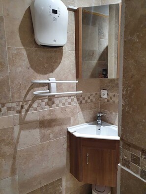 Serviettes fournies, papier de toilette