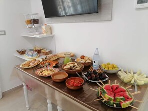 Free daily buffet breakfast - Aurosa Bed and Breakfast (Alliste)