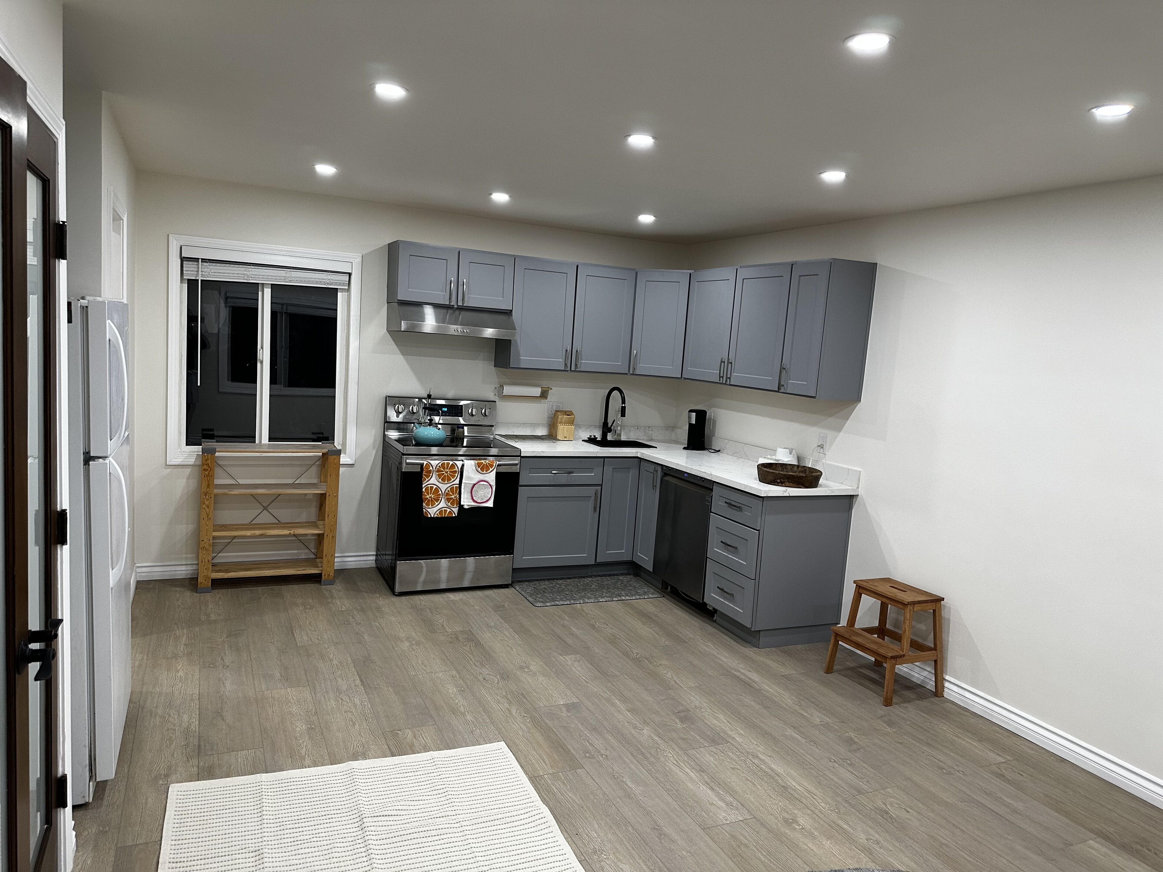 Micro-ondes, four, plaque de cuisson, lave-vaisselle