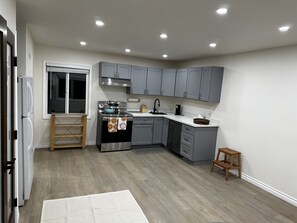 Micro-ondes, four, plaque de cuisson, lave-vaisselle