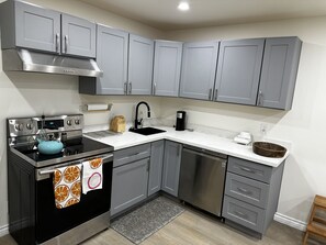 ميكروويف، فرن، موقد طهي مسطح، غسالة أطباق