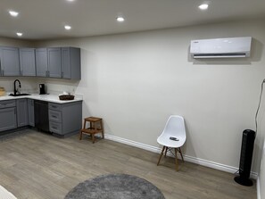 Micro-ondes, four, plaque de cuisson, lave-vaisselle