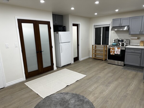 Microwave, oven, stovetop, dishwasher