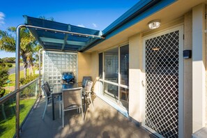 Outdoor dining - Blue Waters - Unit 4 (Eden)