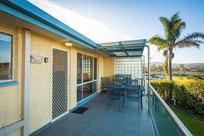 Outdoor dining - Blue Waters - Unit 4 (Eden)