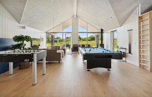 غرفة الألعاب