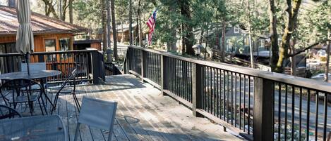 屋外ダイニングエリア