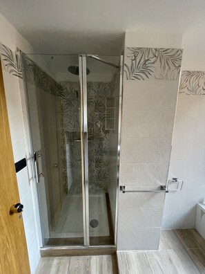 Shower, hair dryer, bidet, towels - Little London apartment in Rome Flaminio area (Roma)