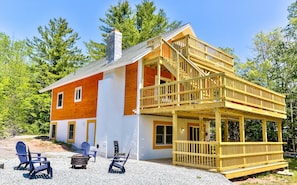 A two-story house with a wooden balcony and a covered patio area. - Best Mountain Views Triple level Deck /w Hot tub facing mountains!! (Tannersville)