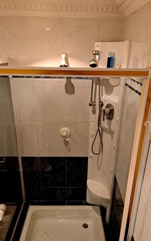 Hårtørrer, håndklæder, Sæbe, Shampoo
