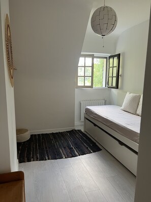 3 slaapkamers, een bureau, reisbedje, gratis wifi