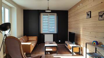 Smart-tv, boeken en een stereo