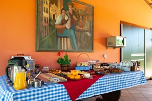 Free daily local cuisine breakfast - SITIO TOCA DO LEAO (Guarapari)