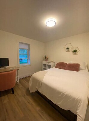 3 bedrooms, desk, free WiFi, bed sheets