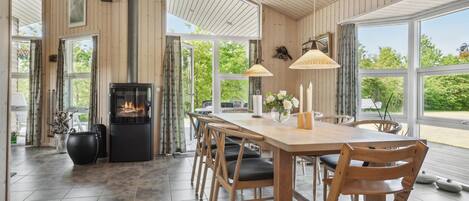 تناول الطعام