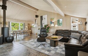 TV, fireplace - Nice home in Ejstrupholm with sauna (Ejstrupholm)