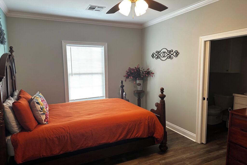 2 slaapkamers, een kluis op de kamer, een bureau