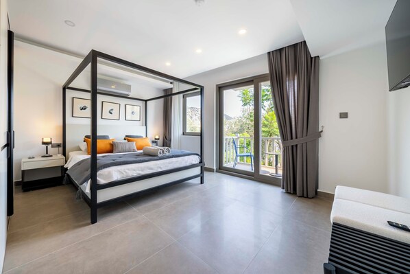 3 bedrooms, iron/ironing board, travel crib, free WiFi
