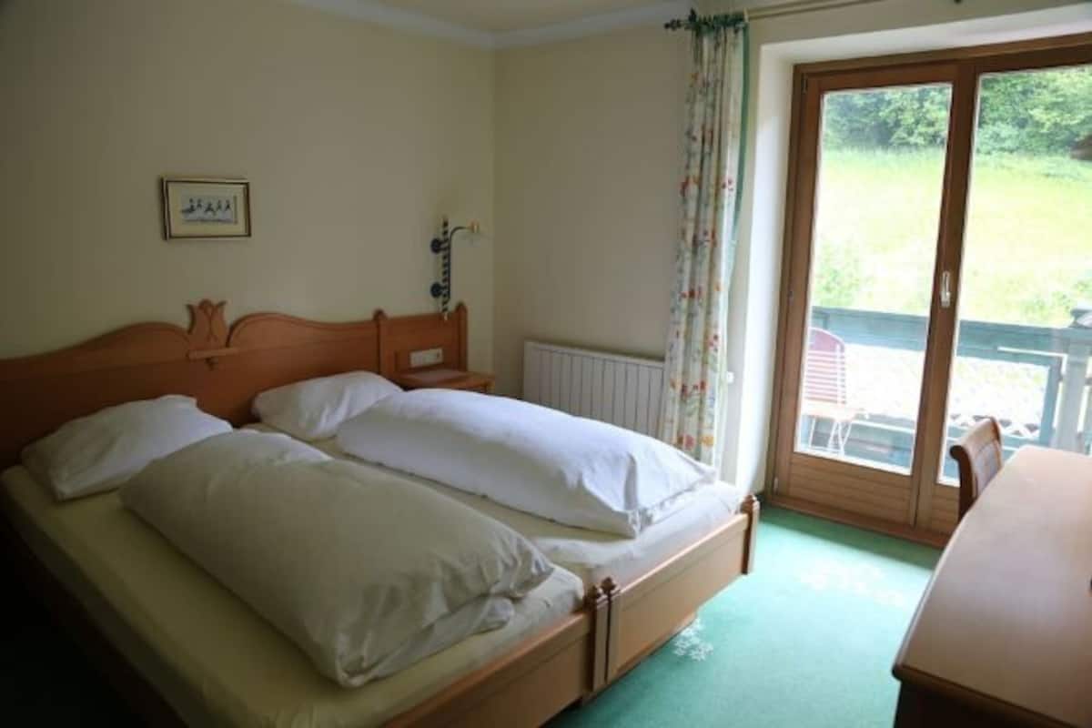 1 bedroom, hypo-allergenic bedding, in-room safe, desk