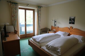 Hypo-allergenic bedding, in-room safe, desk, laptop workspace - Hotel Voglauerhof (Abtenau)