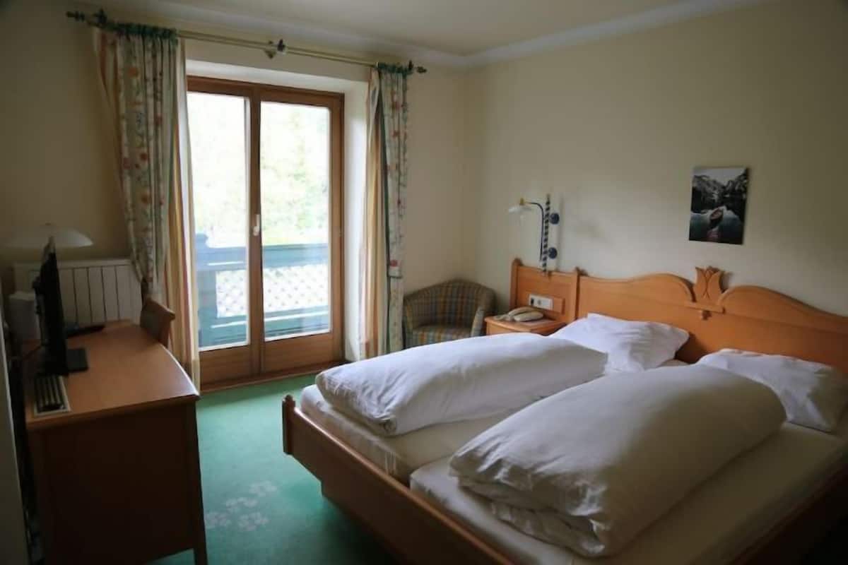 1 bedroom, hypo-allergenic bedding, in-room safe, desk