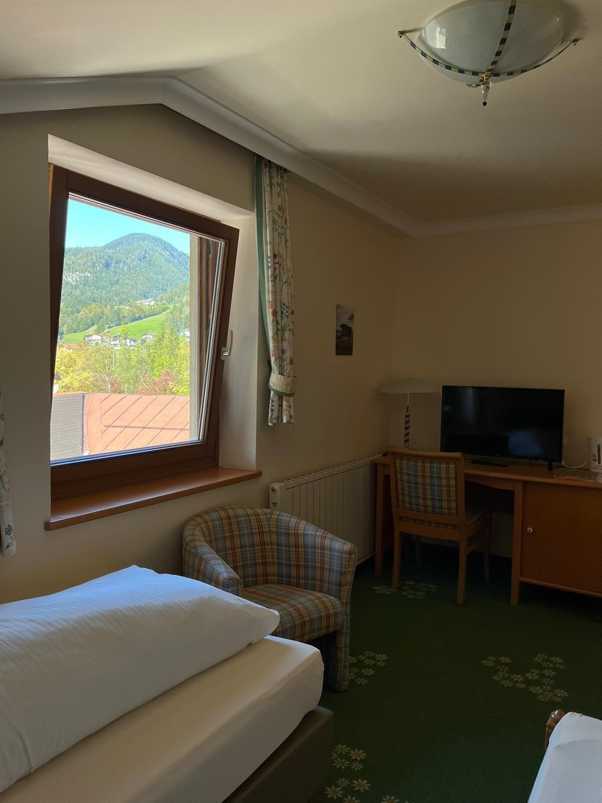 Tomannsrom – classic | Allergitestet sengetøy, safe på rommet og skrivebord