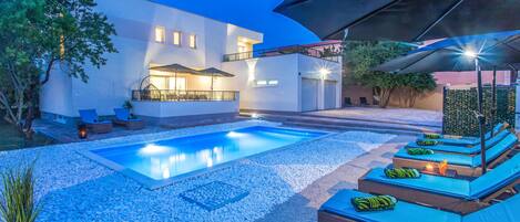 Et oppvarmet basseng