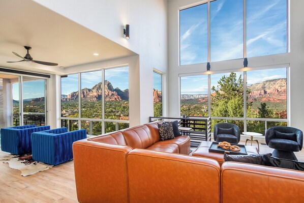 Smart TV, fireplace, video games, table tennis