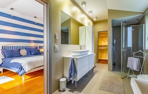 4 camere, culla da viaggio, Wi-Fi gratuito, lenzuola