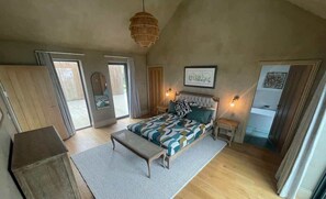 5 habitaciones, tabla de planchar con plancha, cuna de viaje y wifi 