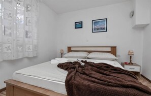 1 bedroom, free WiFi, bed sheets - Gorgeous home in Zagvozd with WiFi (Zagvozd)