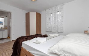 1 bedroom, free WiFi, bed sheets