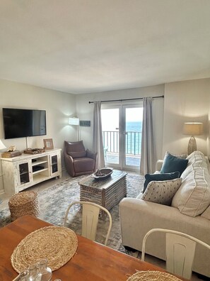 Smart TV, DVD player, books - Surf Side Shores Beach Front Condo. Newly Renovated 2B/2B (Gulf Shores)