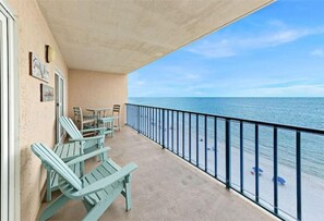 Property grounds - Surf Side Shores Beach Front Condo. Newly Renovated 2B/2B  (Gulf Shores)
