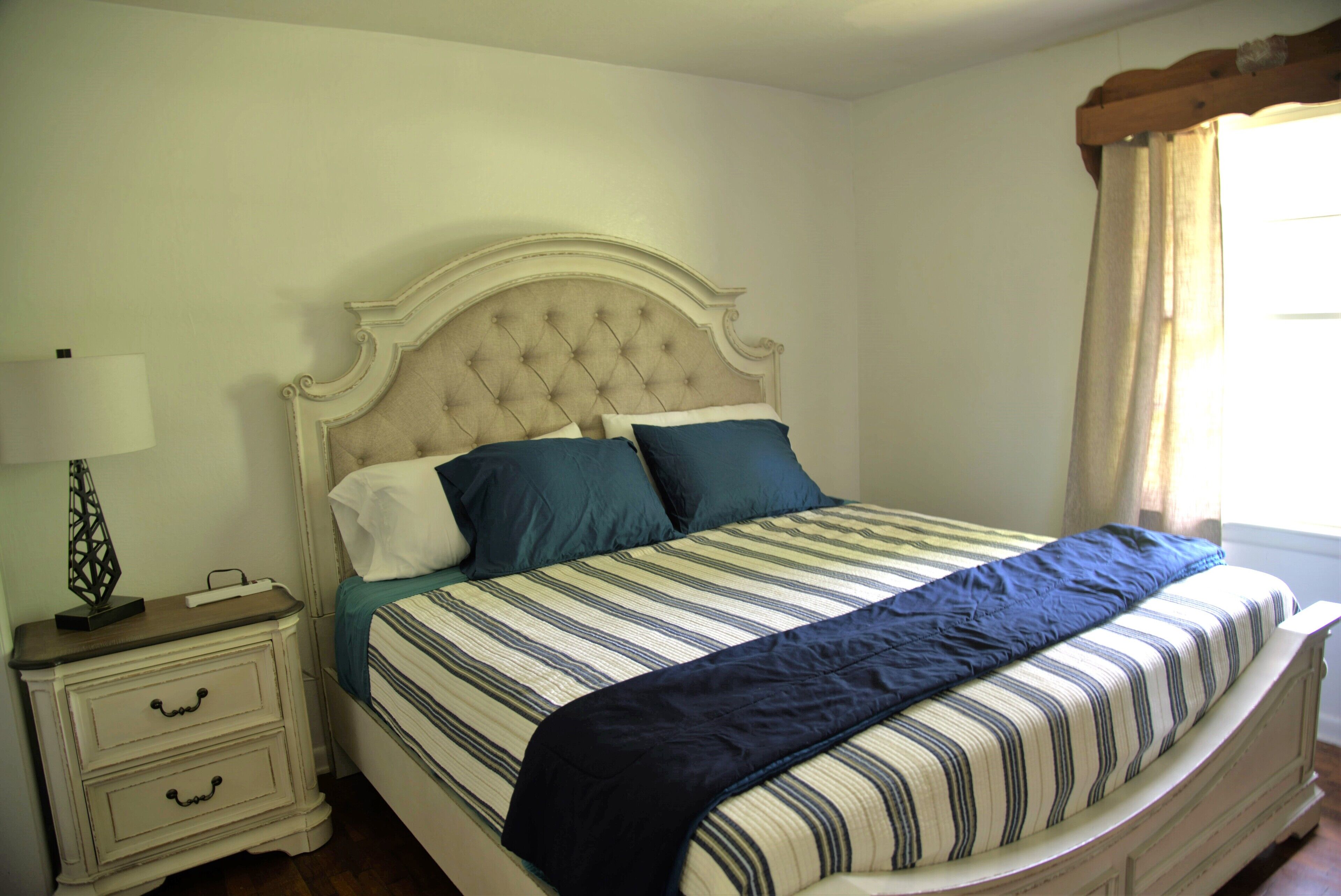 3 bedrooms, desk