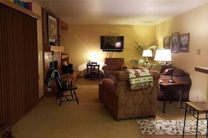 Smart TV, fireplace
