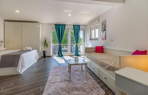 3 habitaciones, caja de seguridad en la habitación y cuna de viaje 